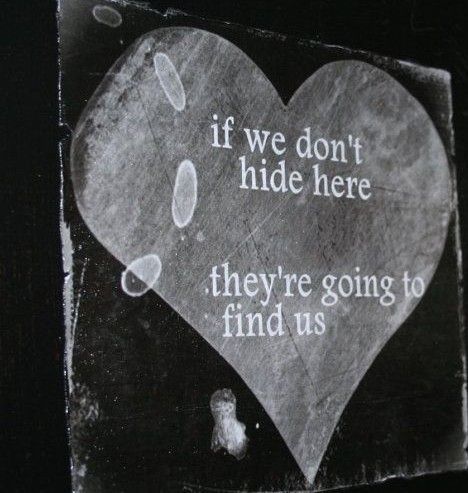 Un mondo di spie: il patologico fascino del gossip, così come quello della morte